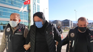 Hastadan bıçak parası isteyen doktor ve sağlık memuru adli kontrolle serbest