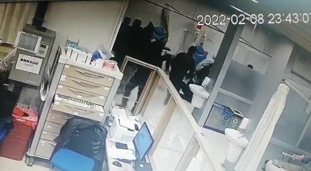 Hastane personeline dehşeti yaşatan 2 şahıs tutuklandı