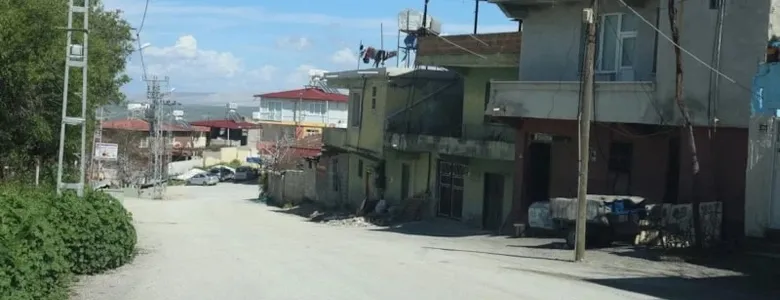 Hatay’ın Altınözü ilçesinde yaşanan aile içi tartışmada annesine saldırdı, eşini öldürdü.