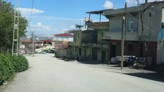 Hatay’ın Altınözü ilçesinde yaşanan aile içi tartışmada annesine saldırdı, eşini öldürdü.