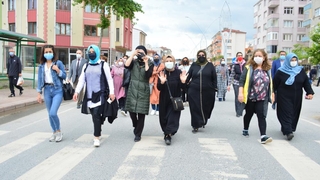 Hayat Boyu Öğrenme Haftası kapsamında beş kilometre yol yürüdüler