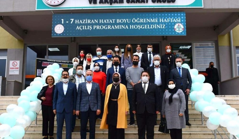 Hayat boyu öğrenme haftası renkli etkinliklerle kutlandı