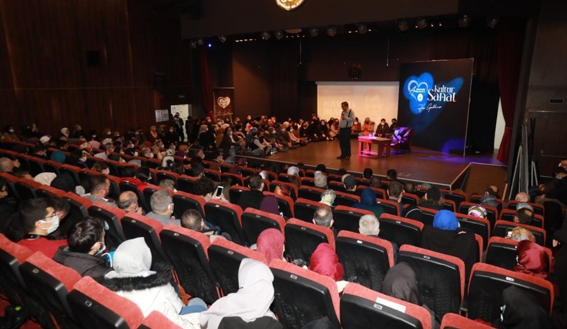 Hayati İnanç Adapazarı’nda sevenleriyle buluştu