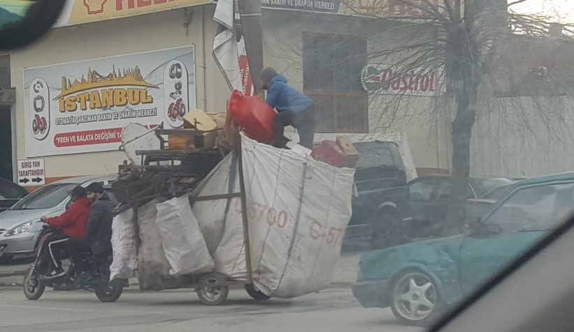 Hem kendilerini hem trafiği tehlikeye attılar