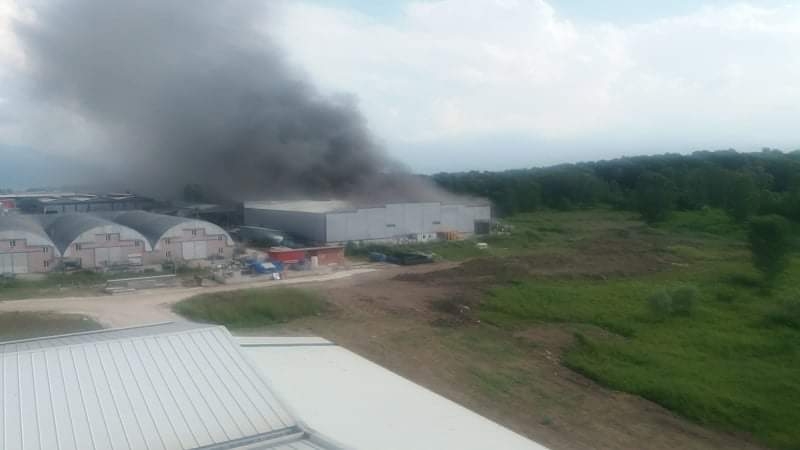 Hendek 2.OSB'de fabrika yandı