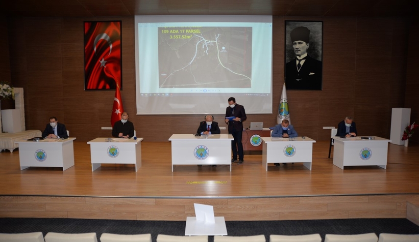 Hendek Belediyesi 2 tarlanın satışını yaptı