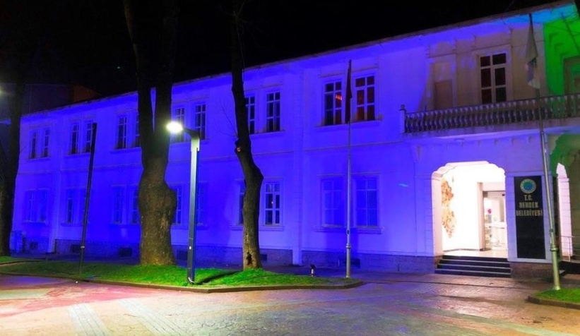 Hendek Belediyesi maviye büründü