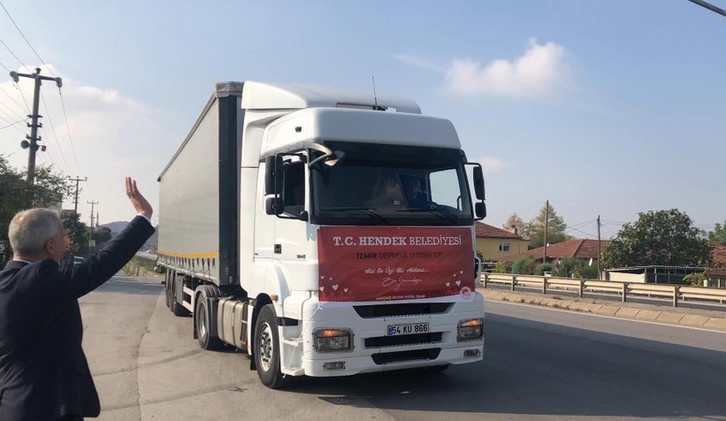 Hendek Belediyesinden deprem bölgesine su yardımı