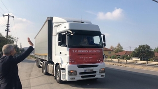 Hendek Belediyesinden deprem bölgesine su yardımı