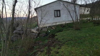 Mahalle diken üstünde