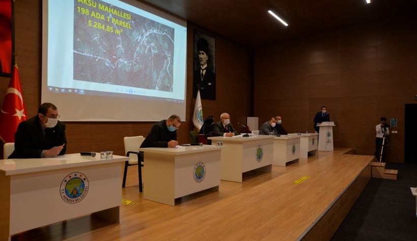 Hendek'te 7 taşınmazdan 5'i satıldı