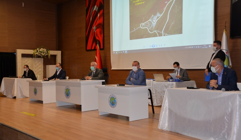 Hendek'te 8 taşınmazın ihalesi yapıldı