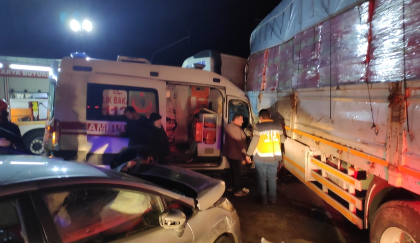 D-100 'de ambulansında karıştığı feci kaza: 2'si ağır 8 yaralı