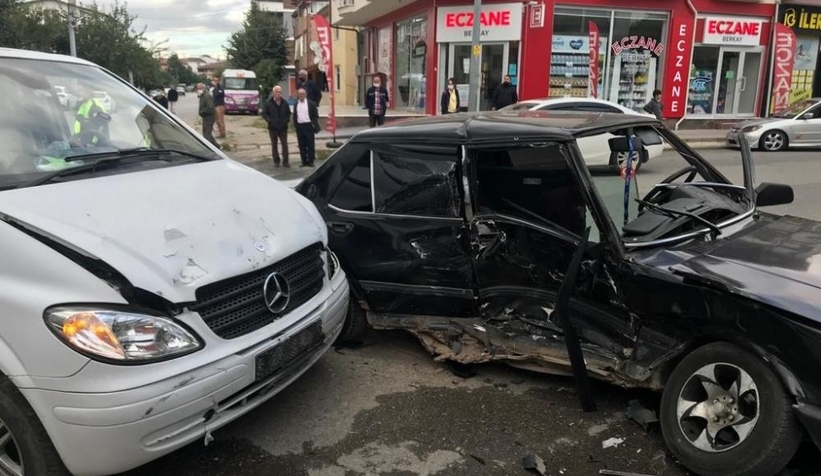 Hendek'te kaza: 4 yaralı