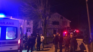 Hendek'te yalnız kişinin yaşadığı konteyner yandı