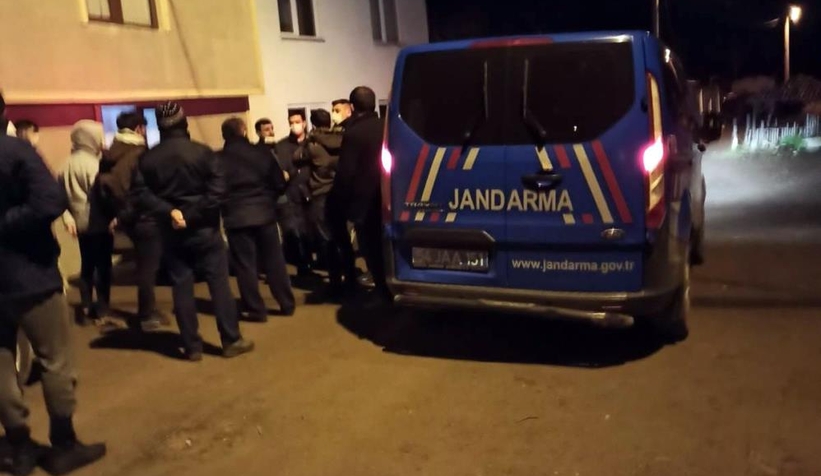 Hırsızları paketleyip jandarmaya teslim ettiler