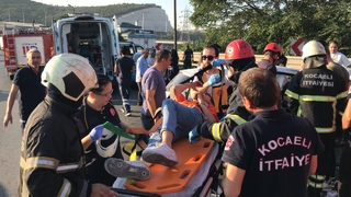 Hız gösterge ibresi 140'ta takılı kalan otomobilden 7 yaralı çıkarıldı