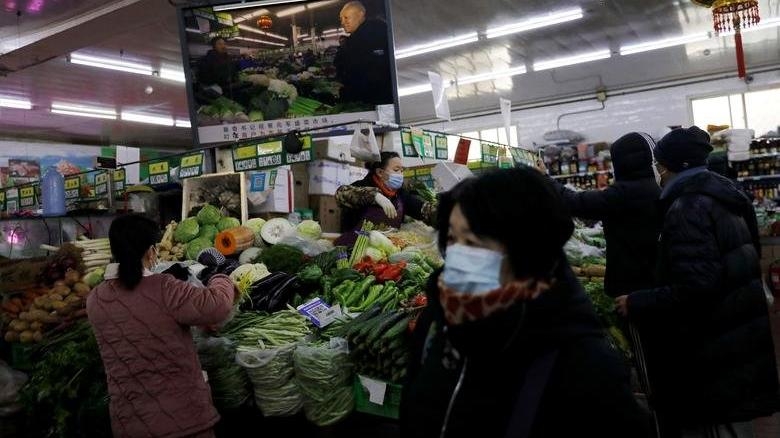 Hükümet çağrı yaptı, Çinliler marketlere hücum etti