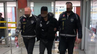 Husumetlisini topuklarından vurdu