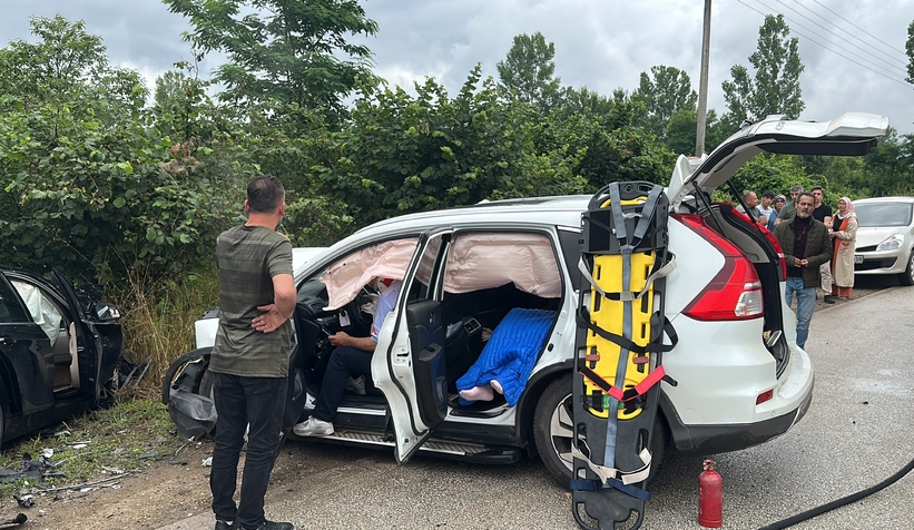 İki ayrı kazada 7 kişi yaralandı