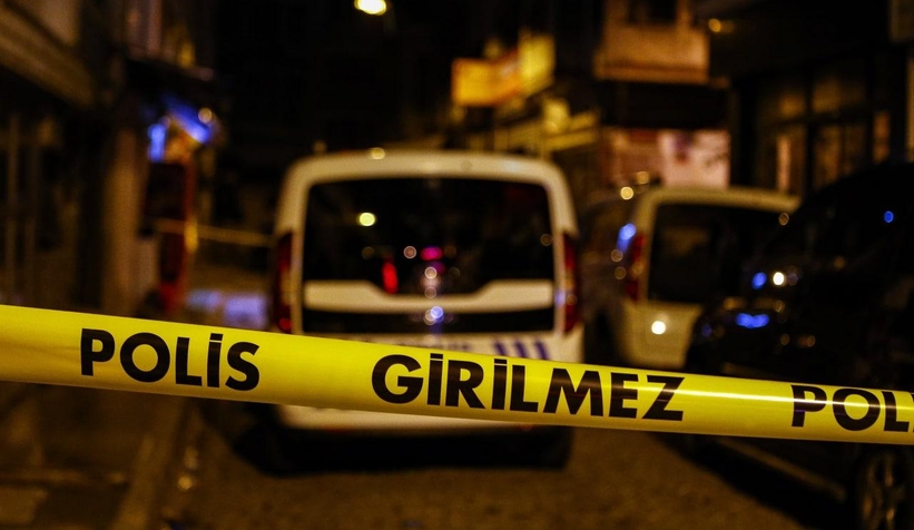 İki çocuğunun annesini boğazını keserek öldürdü