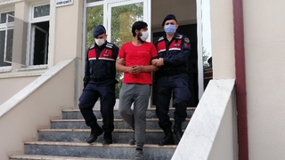 İki firari yakayı ele verdi