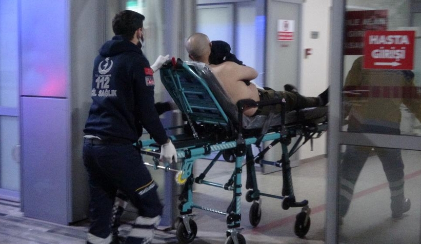 İki grup arasında çıkan bıçaklı kavga kanlı bitti: 2 yaralı