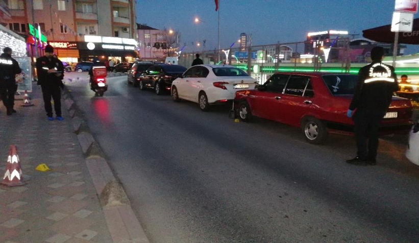 İki husumetli sokak ortasında birbirine ateş etti: 1 yaralı