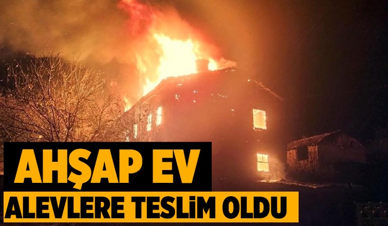 İki katlı ev alev alev yandı