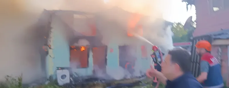 İki katlı ev kül oldu
