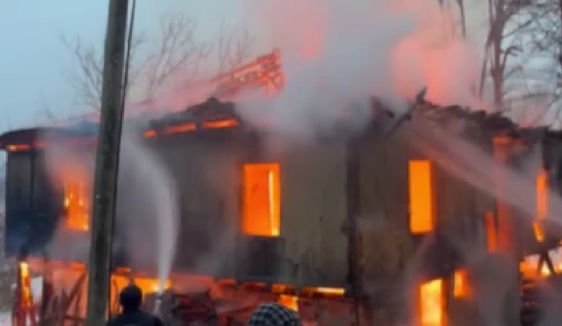 İki katlı ev küle döndü