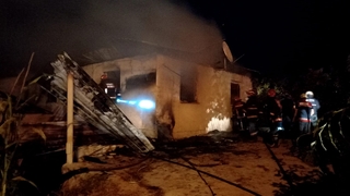 İki katlı ev yandı