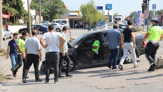 İki otomobil çarpıştı: 1’i çocuk 2 yaralı