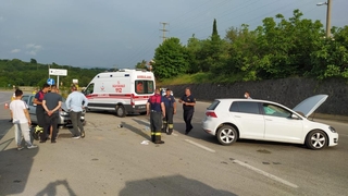 İki otomobil çarpıştı: 3 yaralı