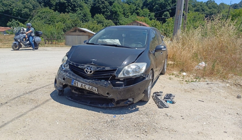 İki otomobil çarpıştı: 4 yaralı