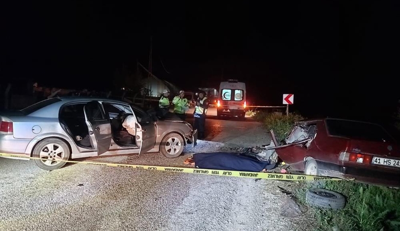 İki otomobil kafa kafaya çarpıştı: 1 ölü