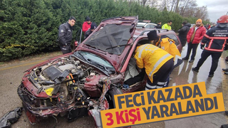 İki otomobil kafa kafaya çarpıştı: 3 yaralı