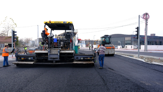 İki sokakta asfalt çalışmaları başladı
