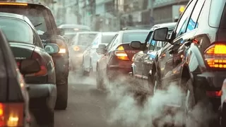İki ülke benzinli otomobillerin fişini çekiyor