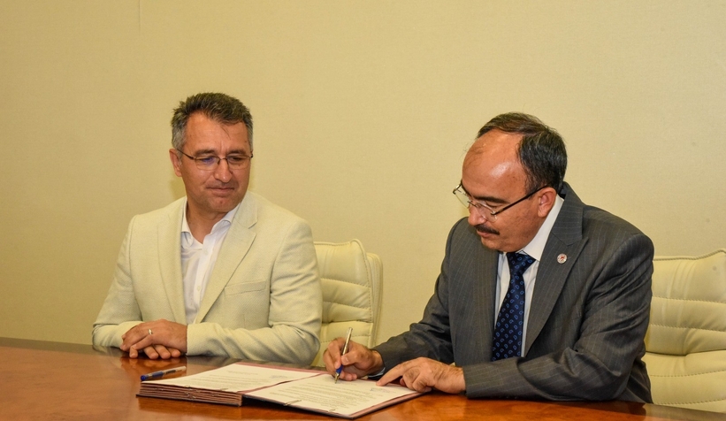 İki üniversite arasından iş birliği protokolü imzalandı