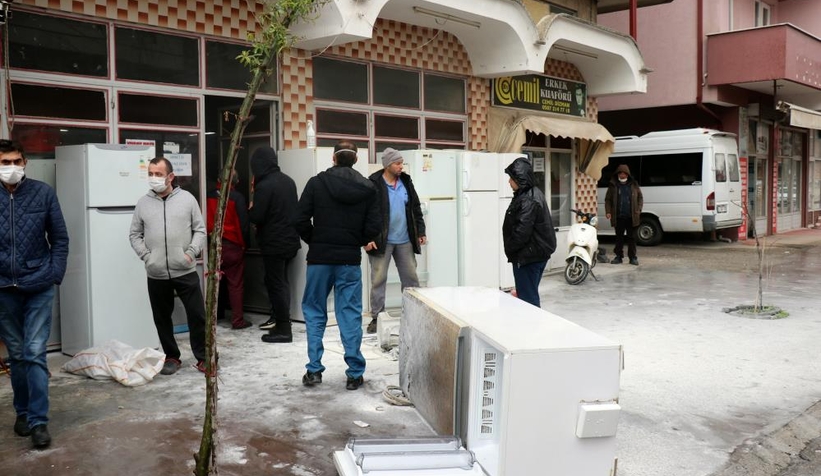 İkinci el dükkanında yangın: 1 yaralı