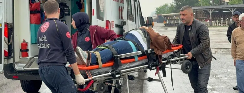 İkiz bebeklere hamile kadın kazada yaralandı