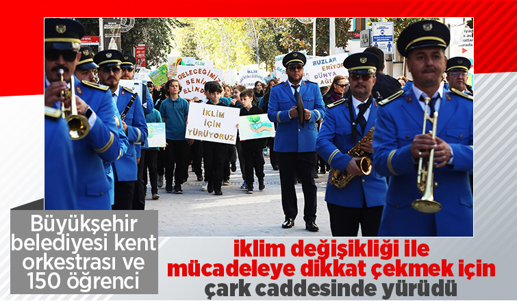 İklim değişikliği ile mücadeleye dikkat çekmek için bando eşliğinde yürüdüler
