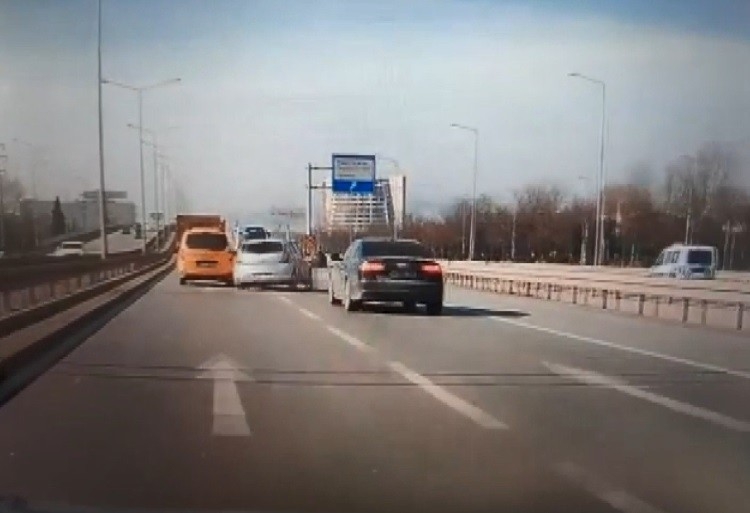 İlahi adalet: Makas atarken kaza yaptılar