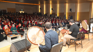 İlahiler ve deyişler mest etti