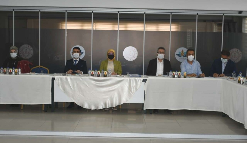 İlçe müdürleriyle değerlendirme toplantısı