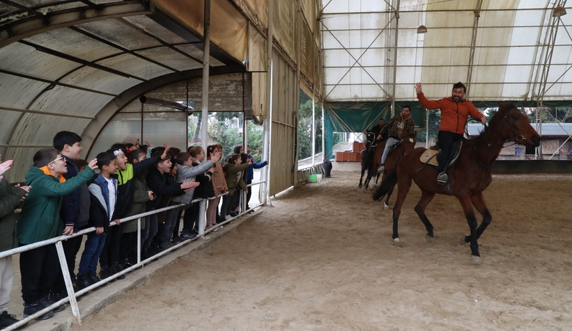 İlk at binme deneyimini Büyükşehir’le yaşadılar