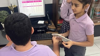 İnönü Ortaokulu'nda öğrenciler için kitaplıklar yapıldı