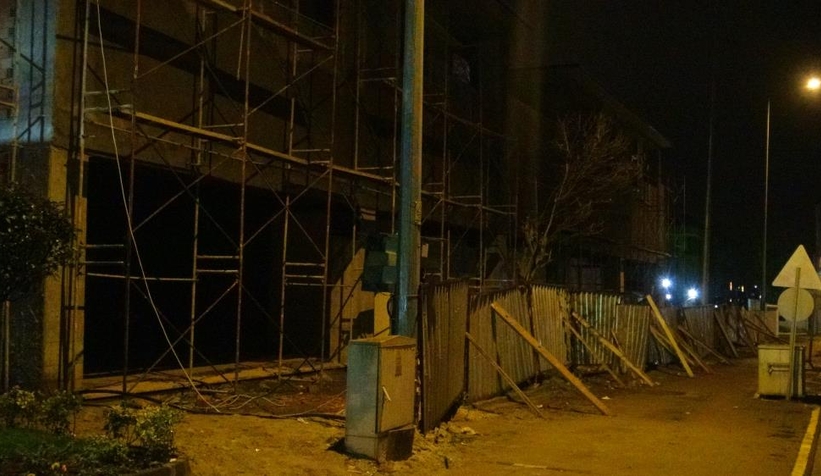 İnşaat alanında görev yapan bekçi hırsızlar tarafından bıçaklandı