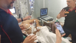 İnşaat işçisinin vücuduna 1,5 metrelik demir saplandı